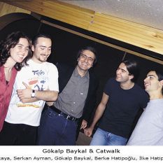 http://www.gokalpbaykal.com/wp-content/uploads/2012/11/fotogroup-1998-09-Gokalp-Baykal-ve-Catwalk.jpg